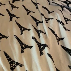 Super soft Eiffel Tower blanket (black and white)